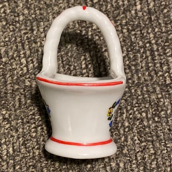Reutter Porcelain Dollhouse Miniature Germany White Basket W/Handle Heart Floral - Picture 4 of 8